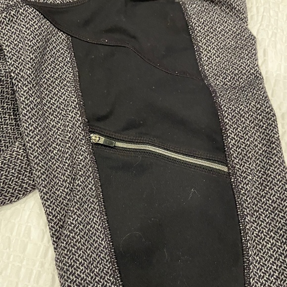 Athleta Black and Gray Criss Cross Patterned Leggings - Picture 4 of 5
